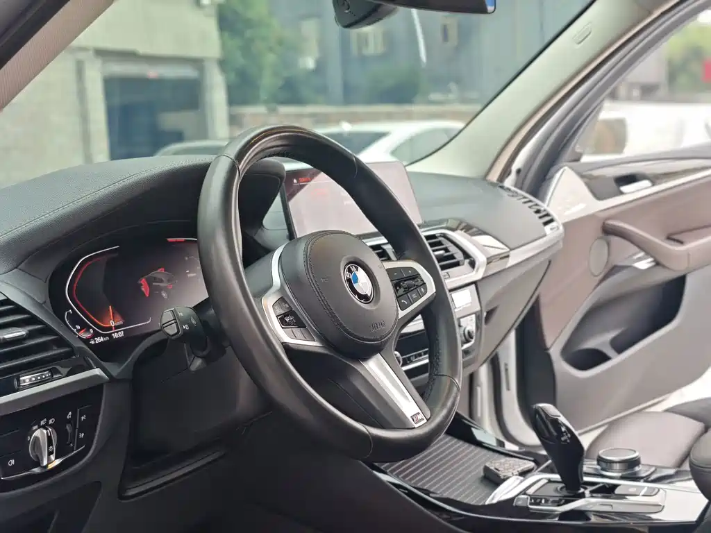 BMW X3 — фото 10