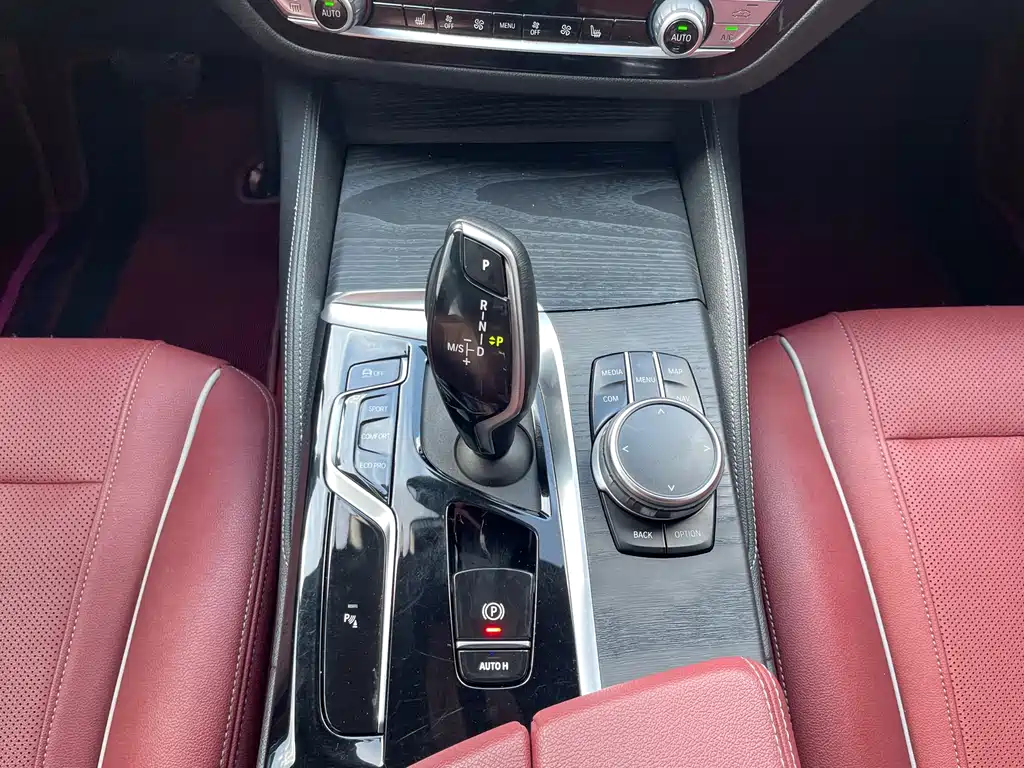 BMW 5 Series — фото 11