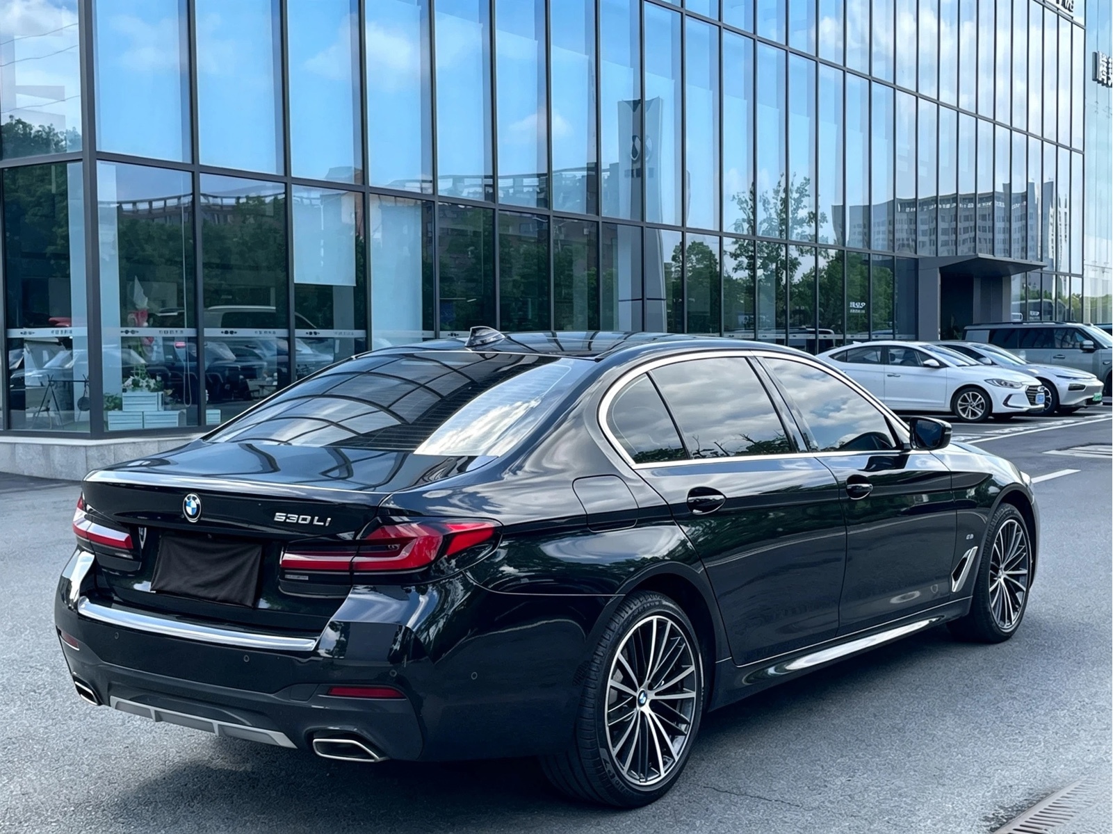 BMW 5 Series — фото 18