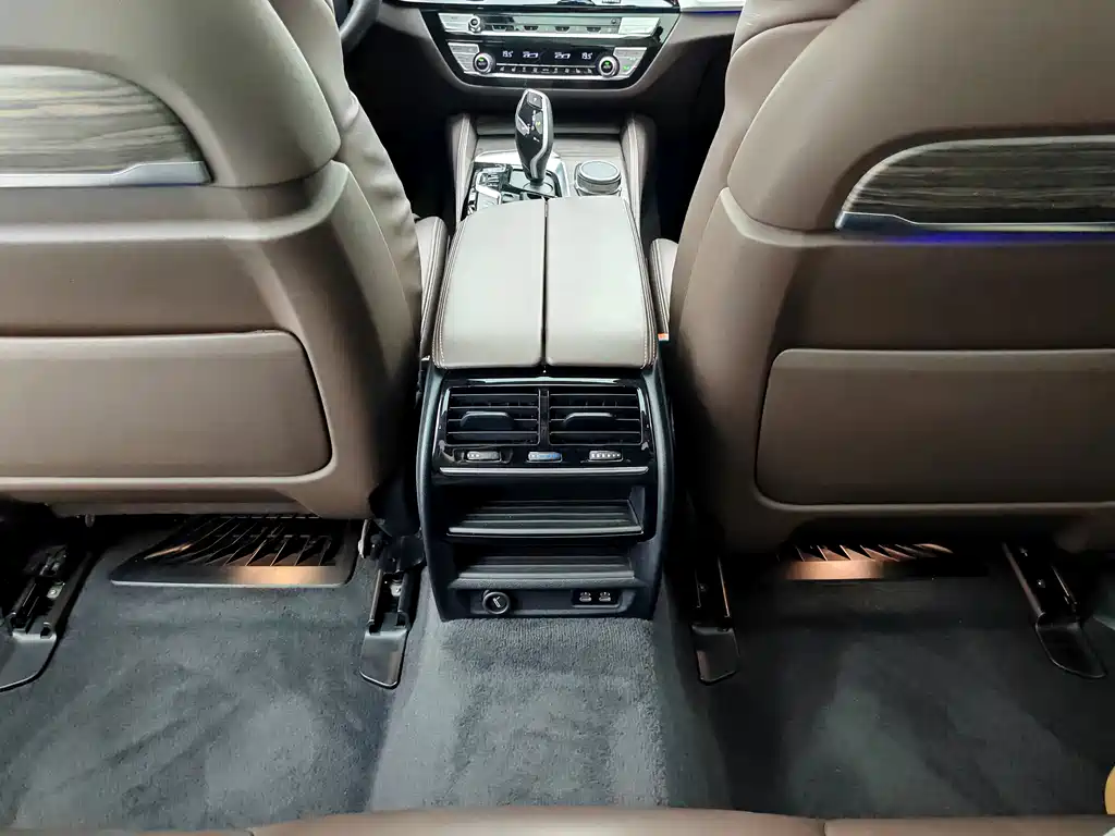 BMW 5 Series New Energy — фото 13