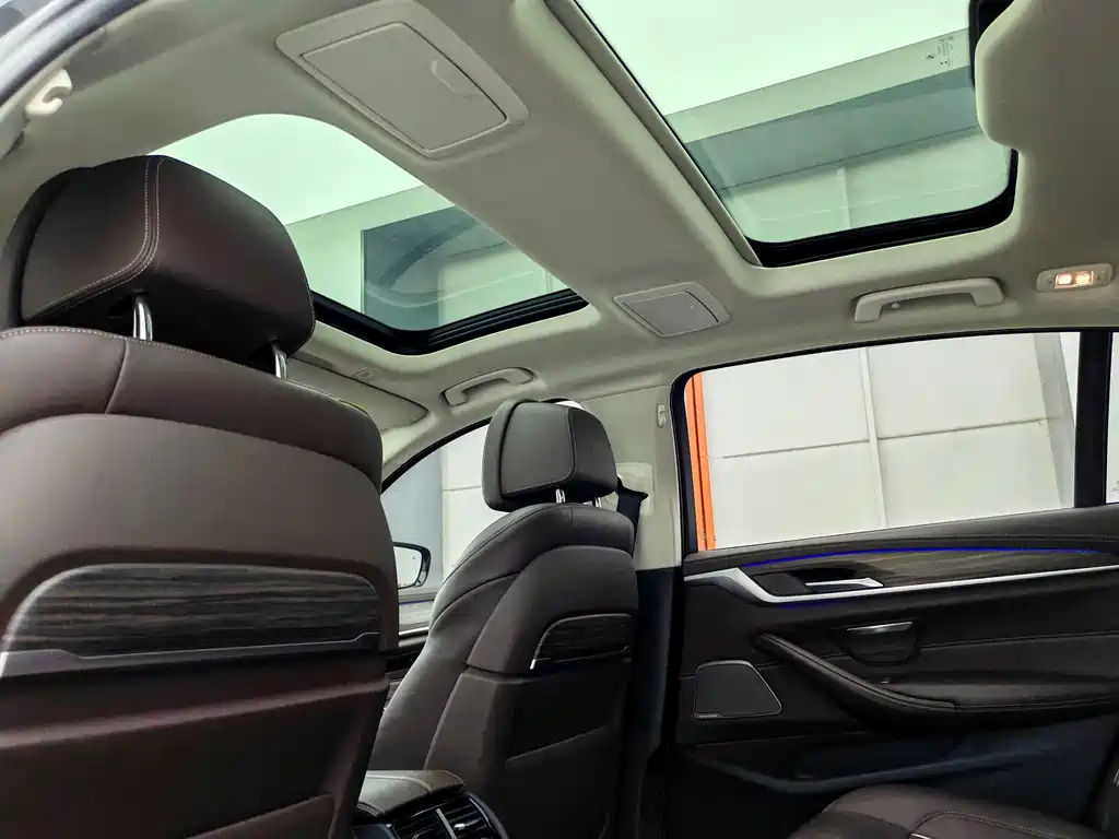 BMW 5 Series New Energy — фото 8