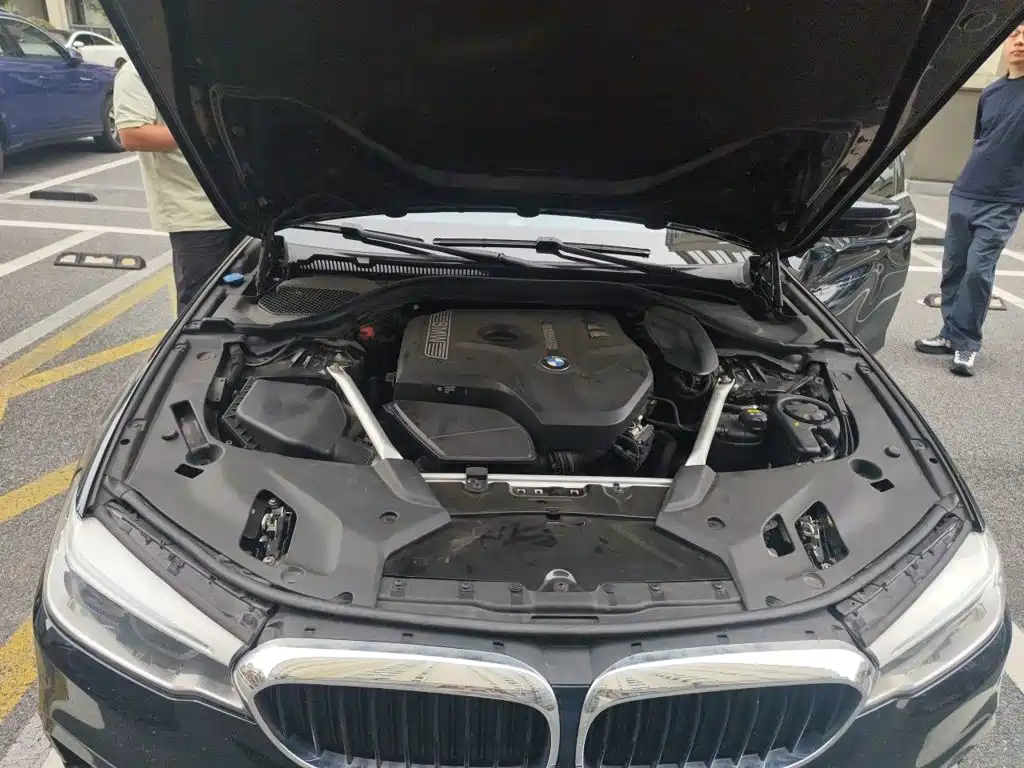 BMW 5 Series — фото 16