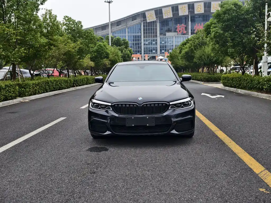 BMW 5 Series — фото 2