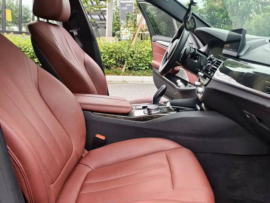 BMW 5 Series — фото 11