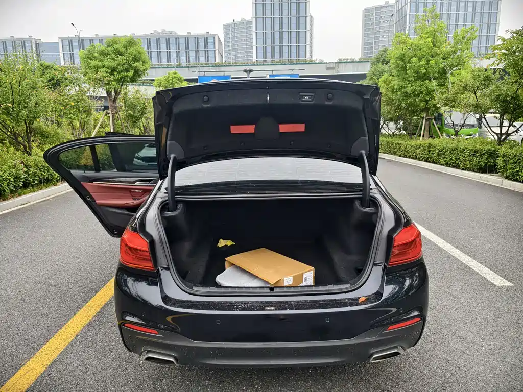 BMW 5 Series — фото 15