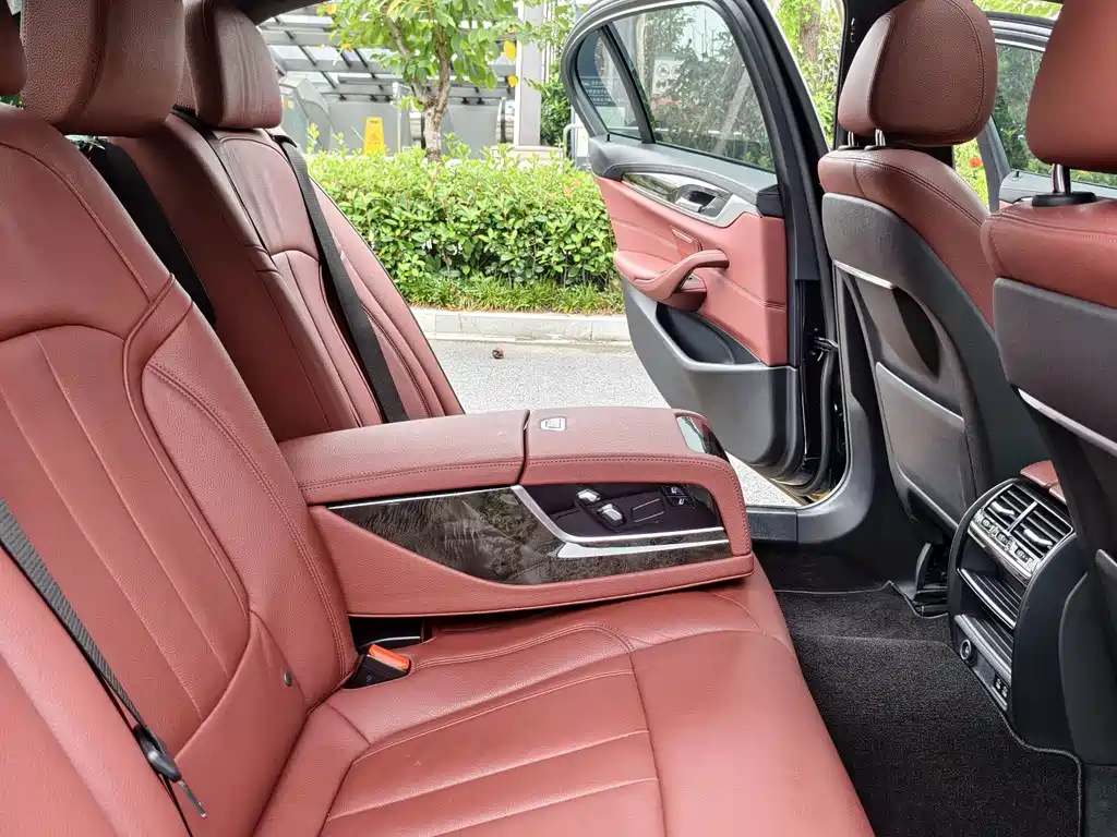 BMW 5 Series — фото 10
