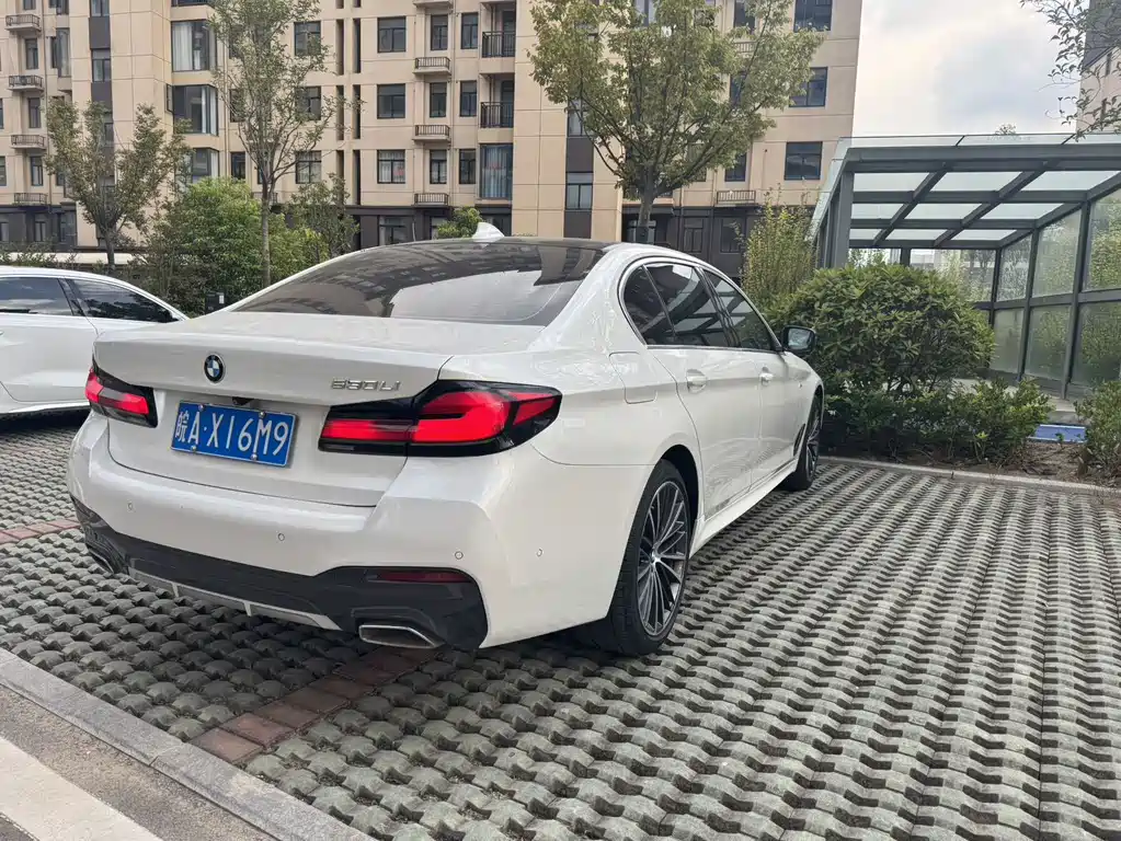 BMW 5 Series — фото 10