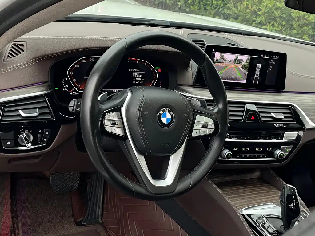 BMW 5 Series — фото 11