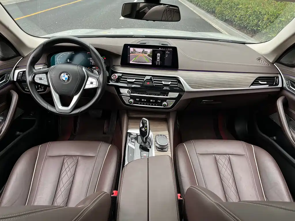 BMW 5 Series — фото 15