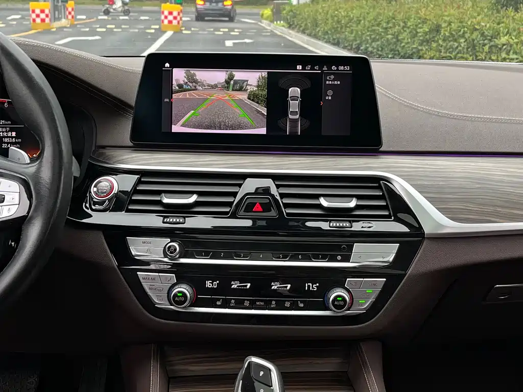 BMW 5 Series — фото 16