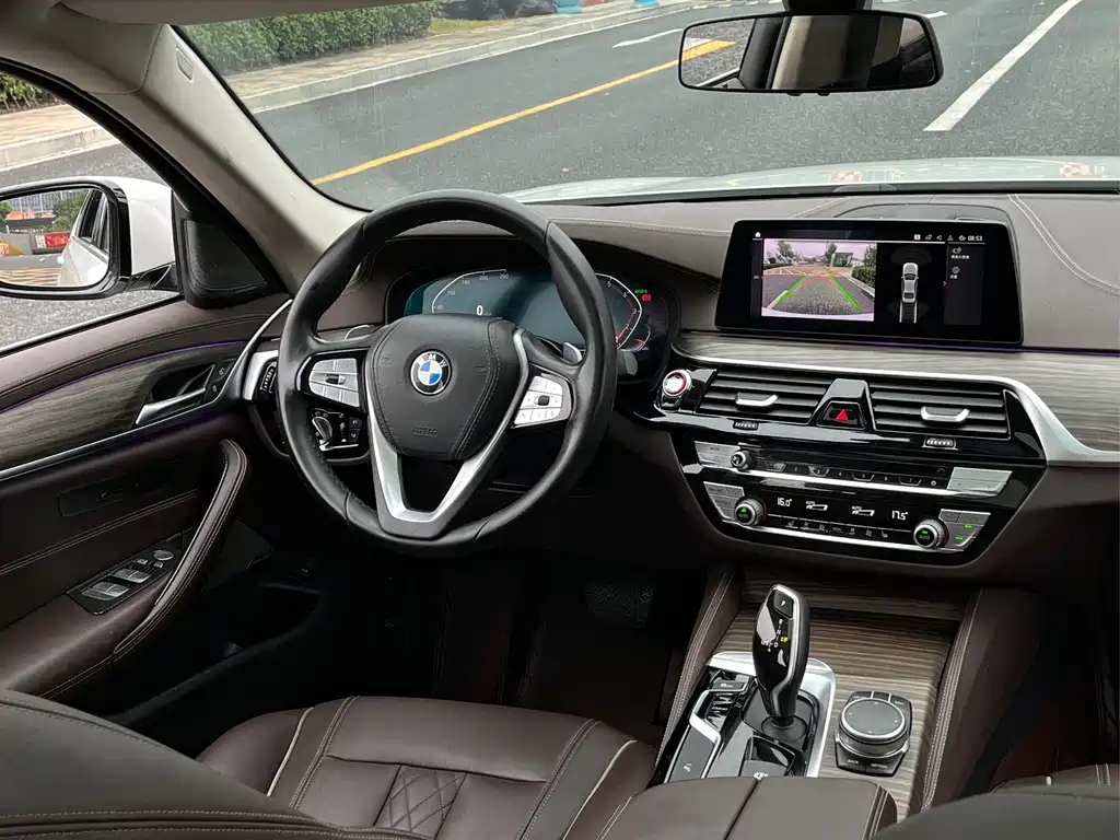 BMW 5 Series — фото 17