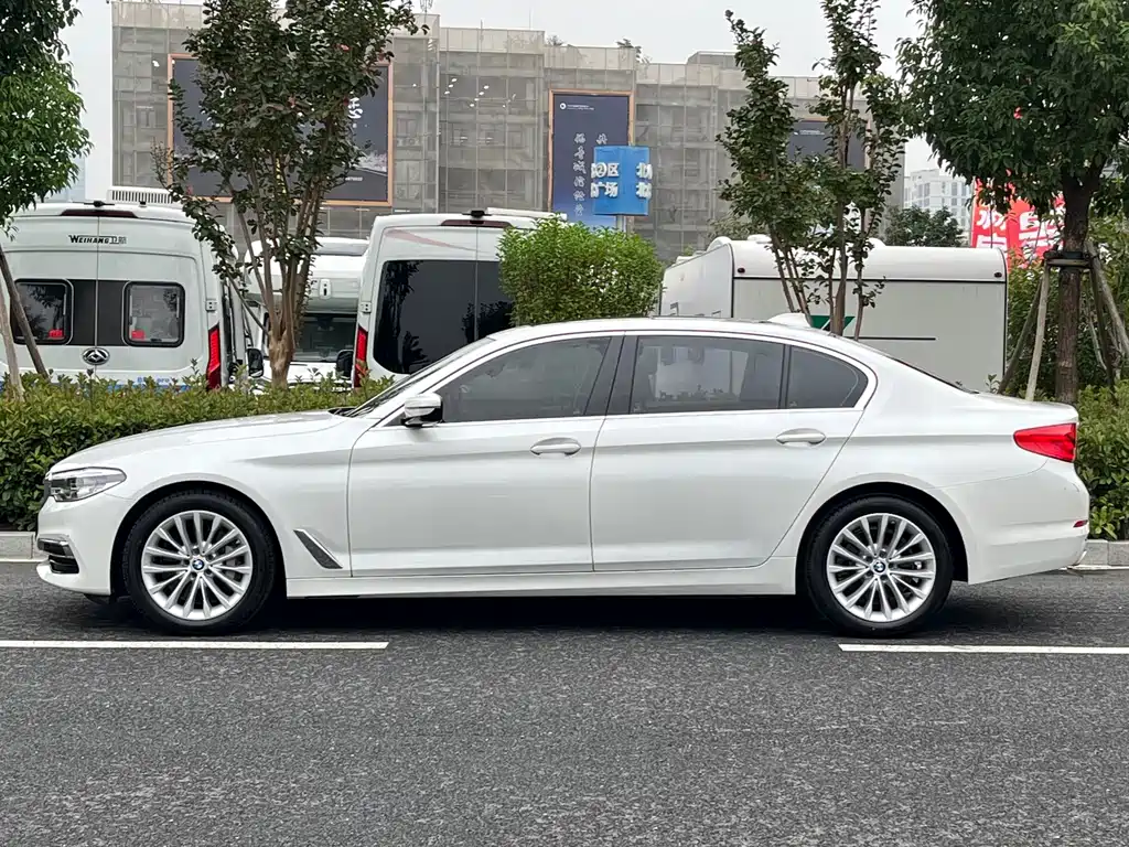 BMW 5 Series — фото 3