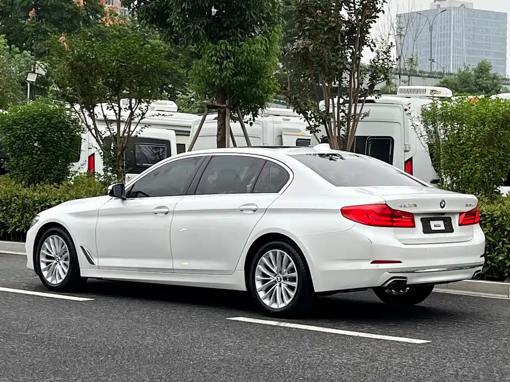 BMW 5 Series — фото 4