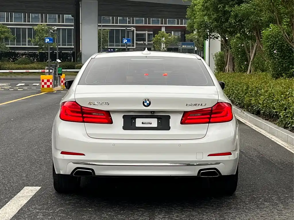 BMW 5 Series — фото 5