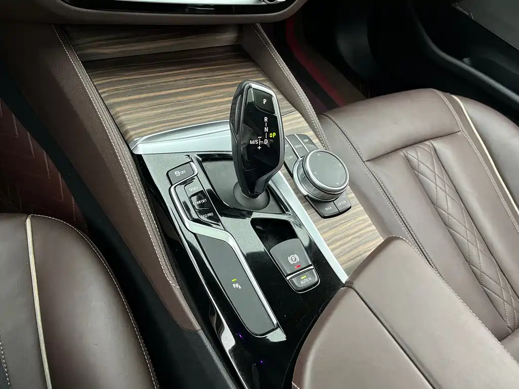 BMW 5 Series — фото 10