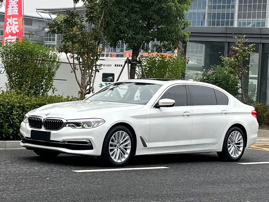 BMW 5 Series — фото 1