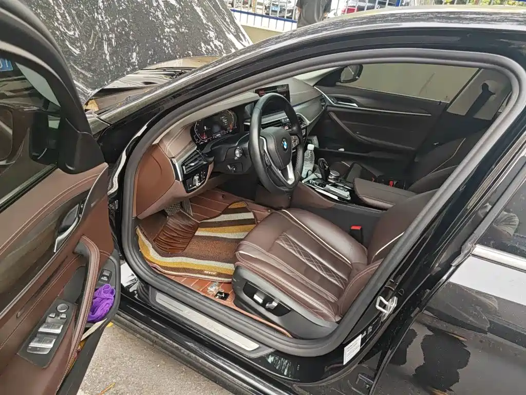 BMW 5 Series — фото 17