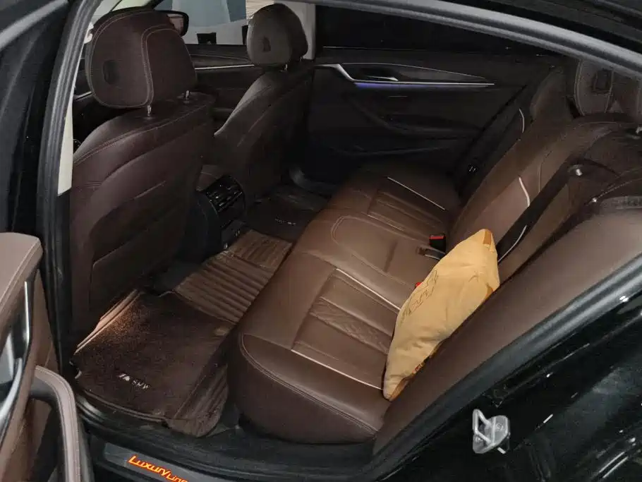 BMW 5 Series — фото 11