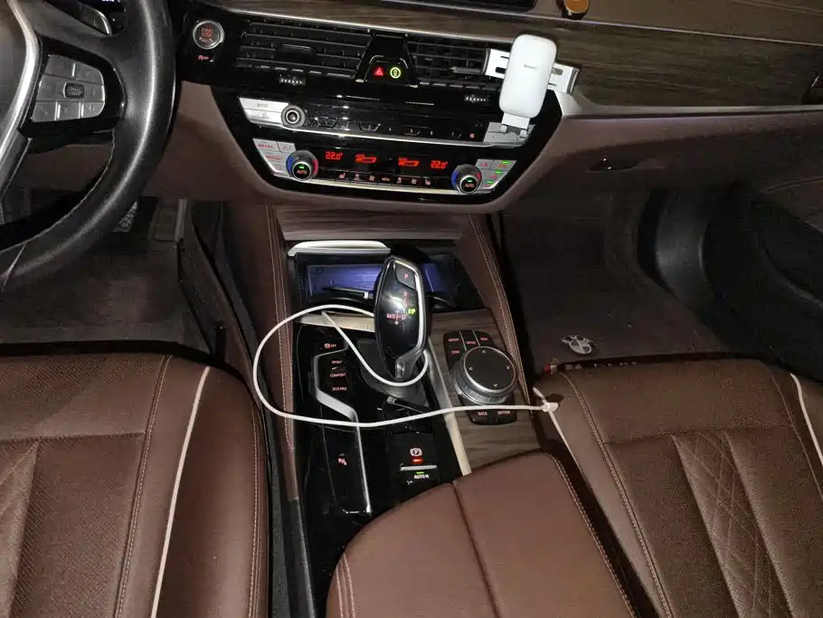 BMW 5 Series — фото 16