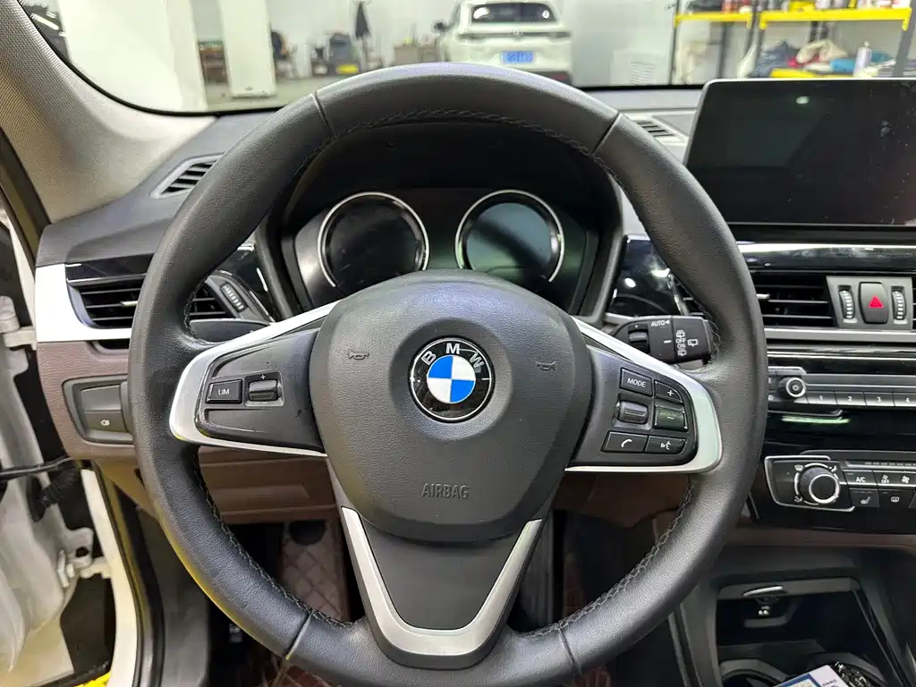 BMW X1 — фото 9