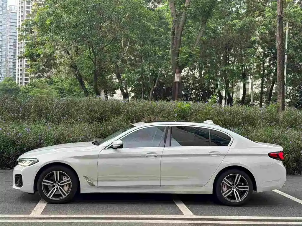BMW 5 Series — фото 2