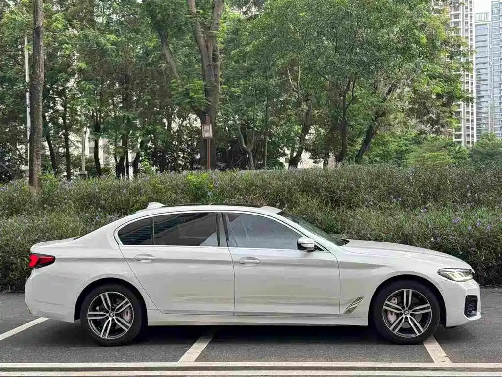BMW 5 Series — фото 4