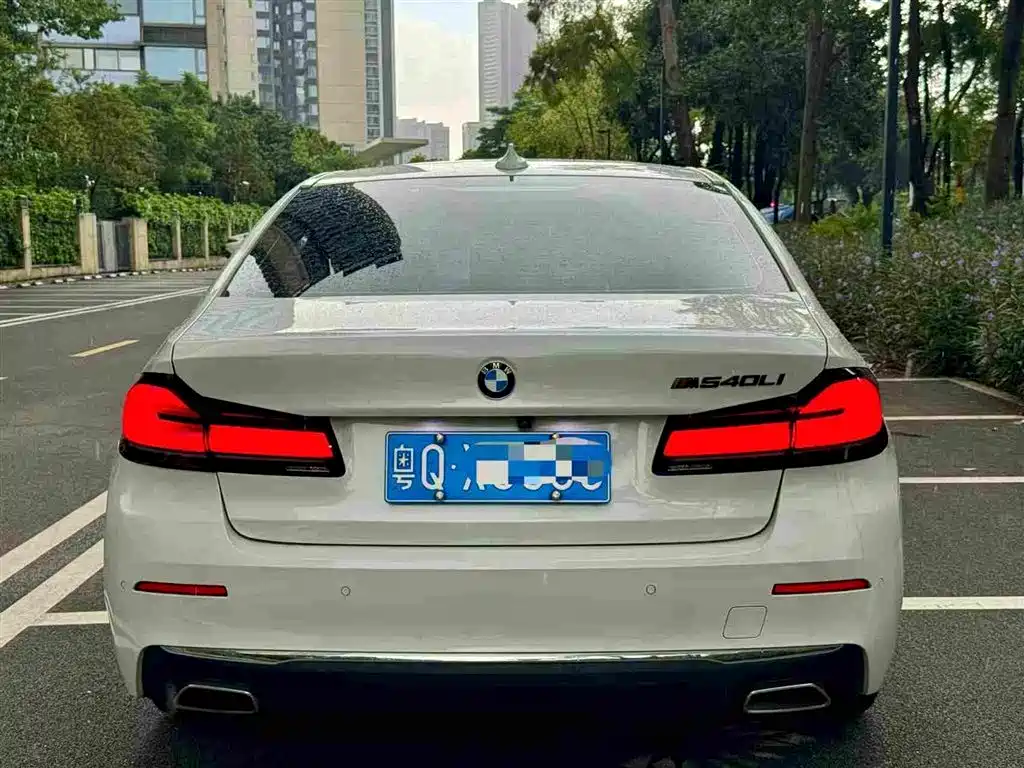 BMW 5 Series — фото 5