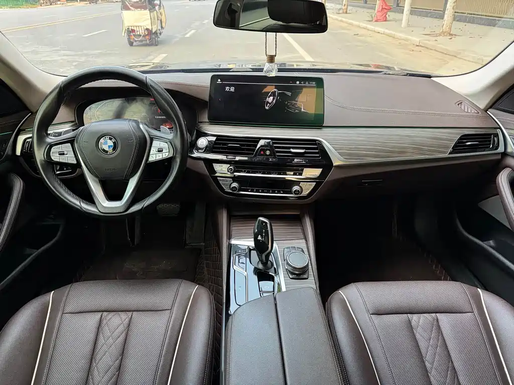 BMW 5 Series — фото 5
