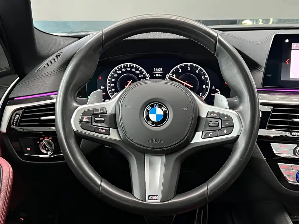 BMW 5 Series — фото 14