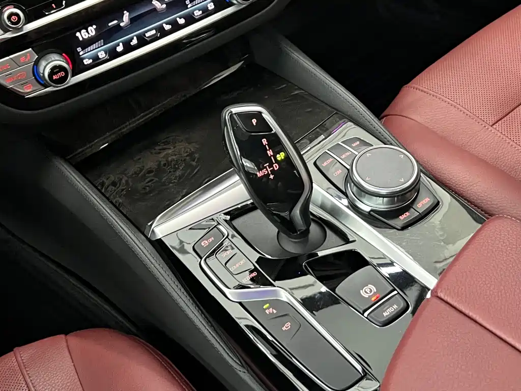 BMW 5 Series — фото 17