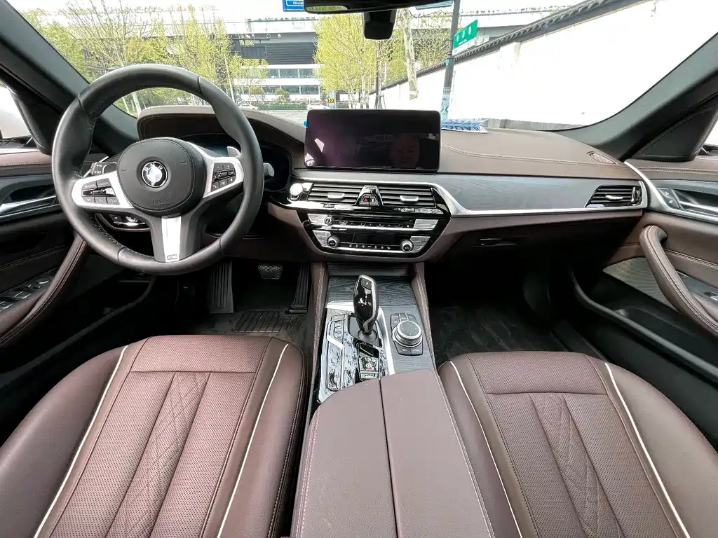 BMW 5 Series — фото 11