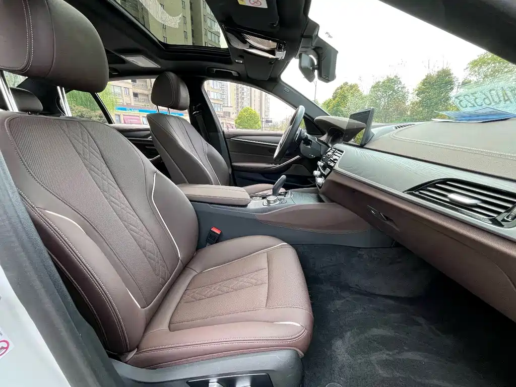 BMW 5 Series — фото 13