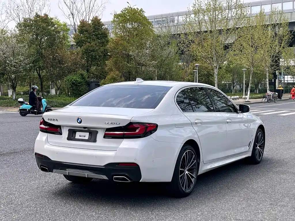BMW 5 Series — фото 4
