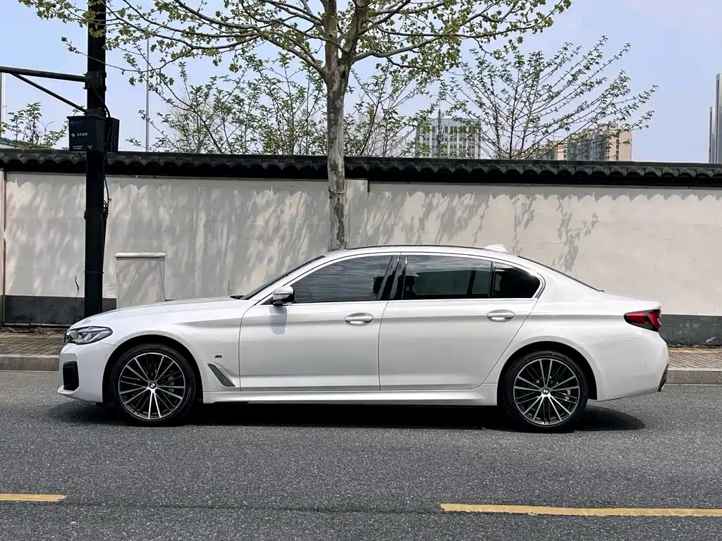 BMW 5 Series — фото 6