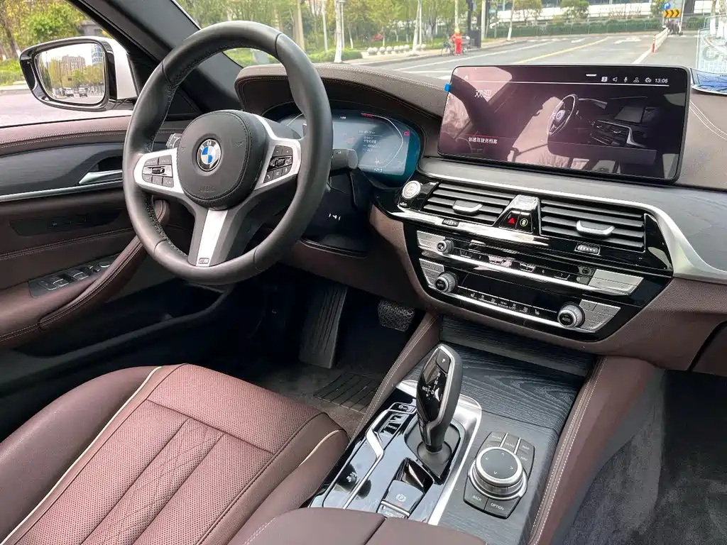 BMW 5 Series — фото 8