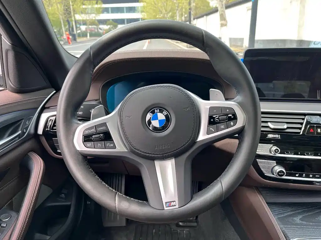 BMW 5 Series — фото 10