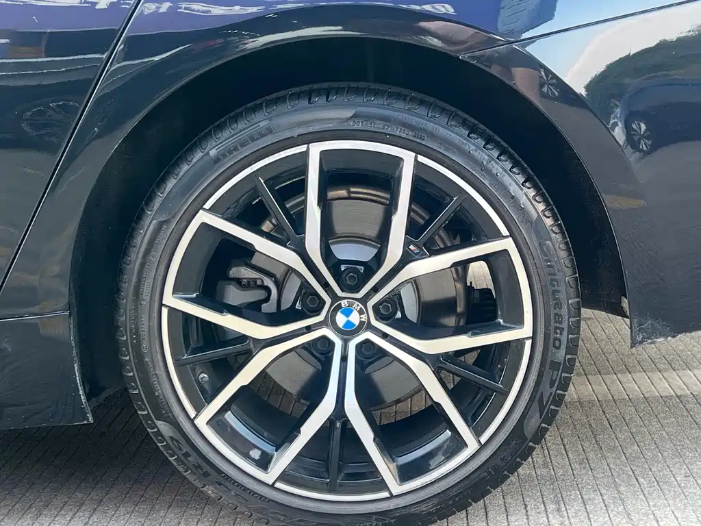 BMW 5 Series — фото 19