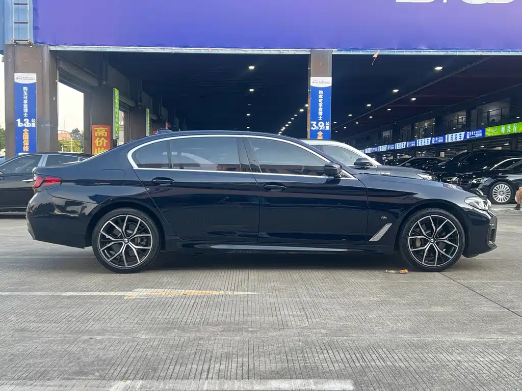 BMW 5 Series — фото 20