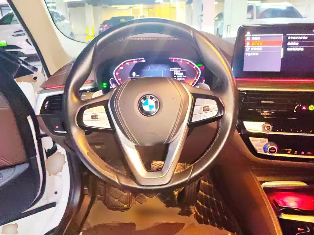 BMW 5 Series — фото 11