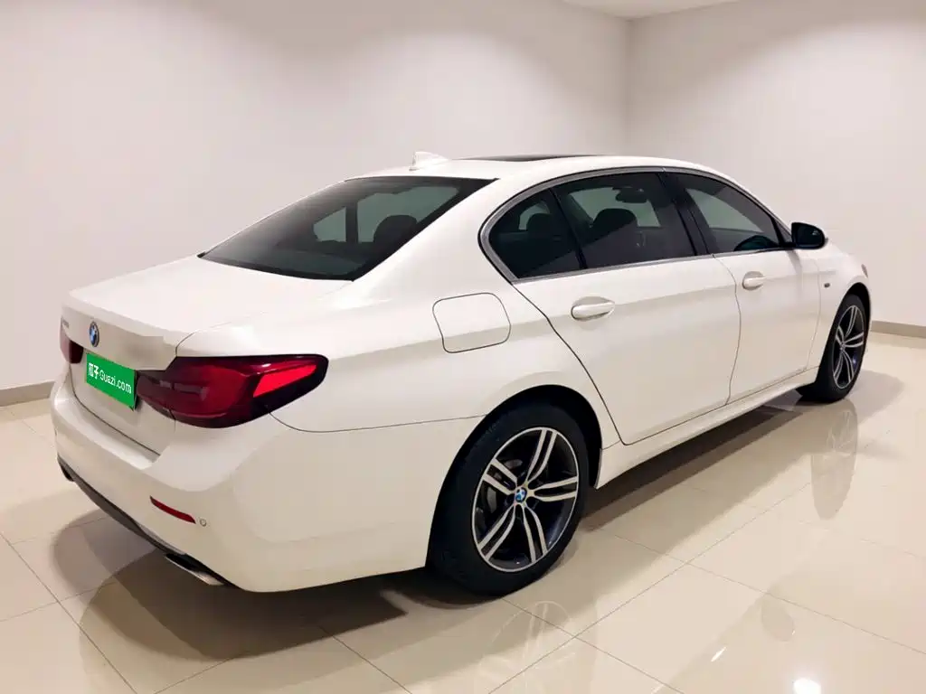 BMW 5 Series — фото 6