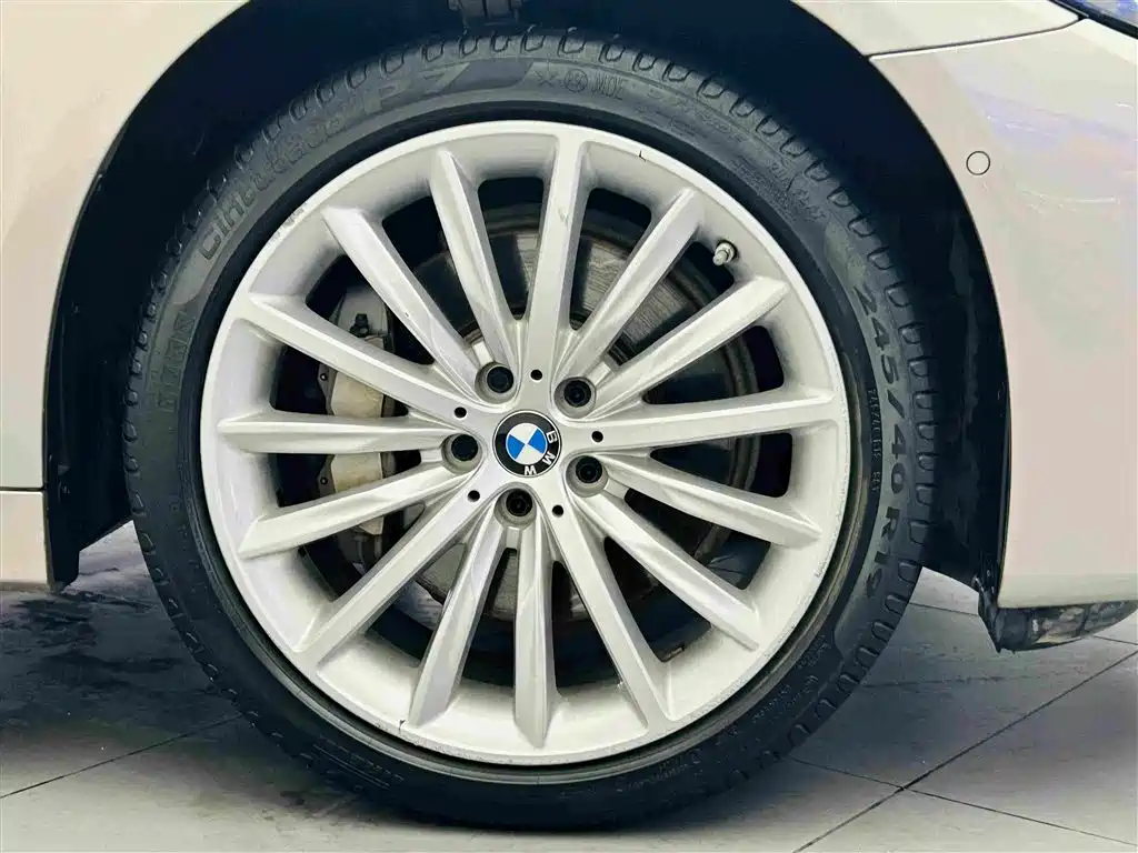 BMW 5 Series — фото 11