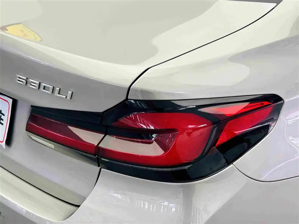 BMW 5 Series — фото 13