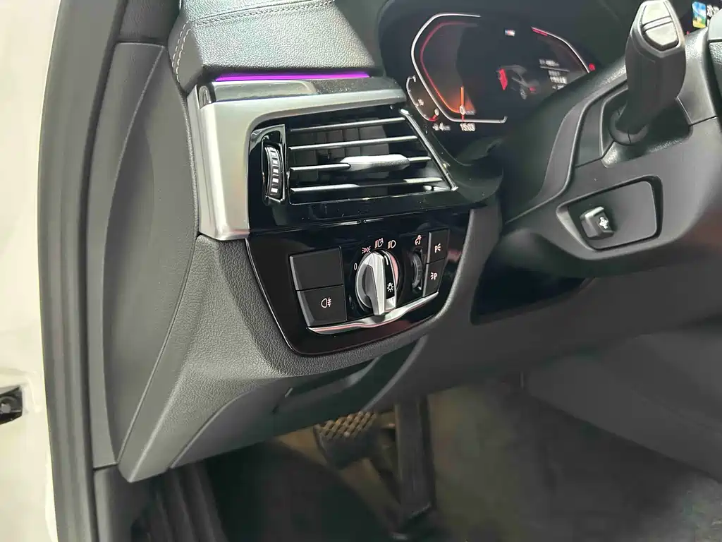 BMW 5 Series — фото 13