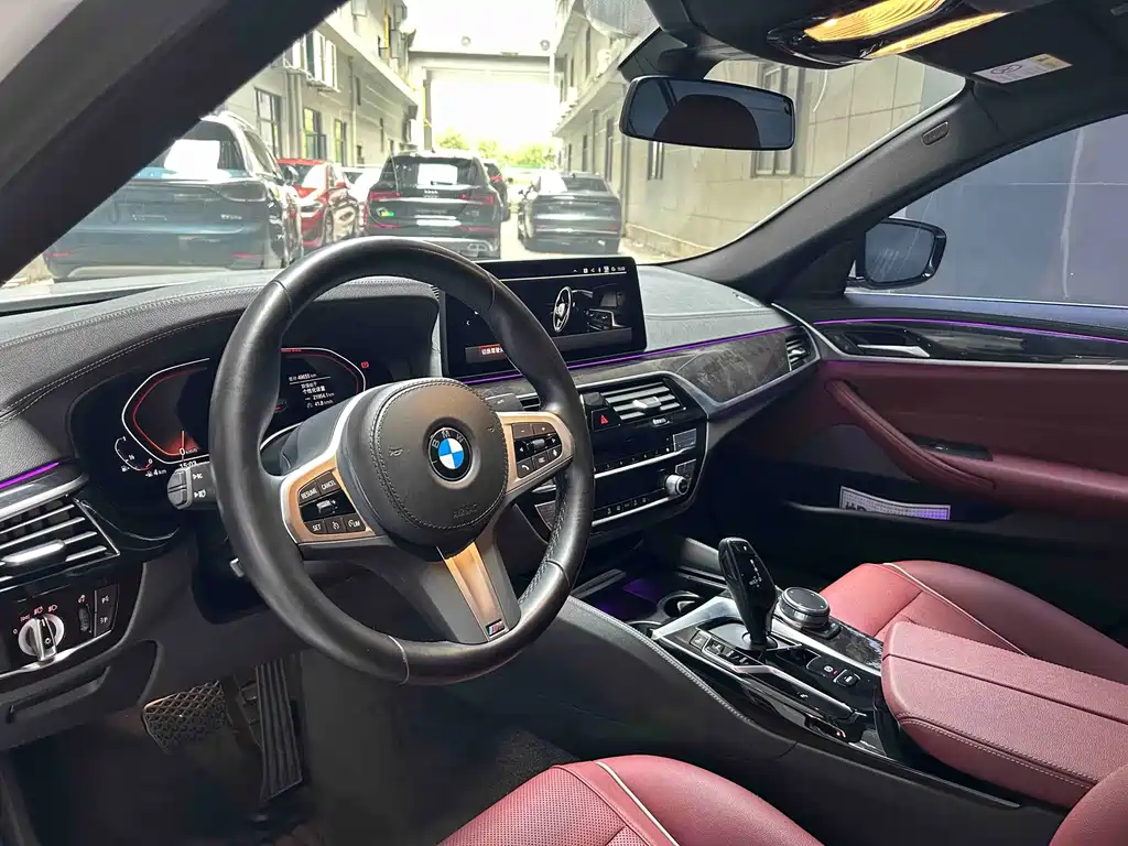 BMW 5 Series — фото 14