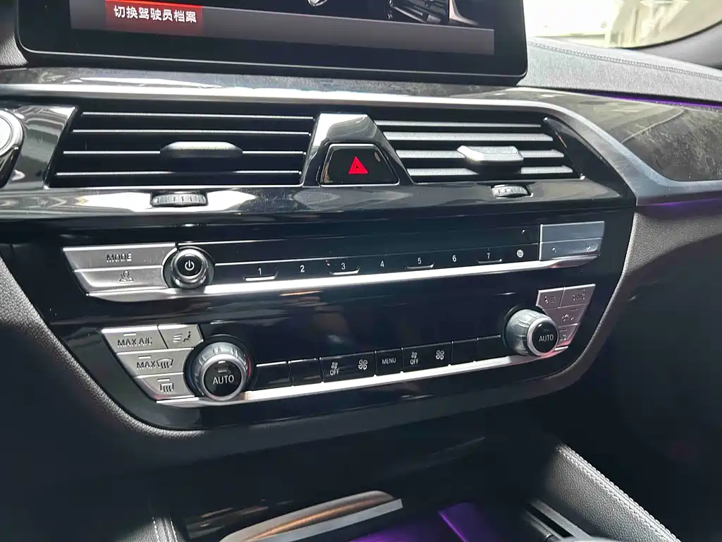 BMW 5 Series — фото 17