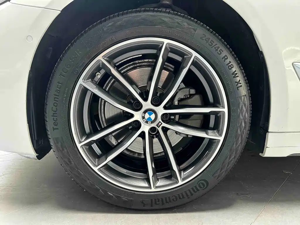 BMW 5 Series — фото 4