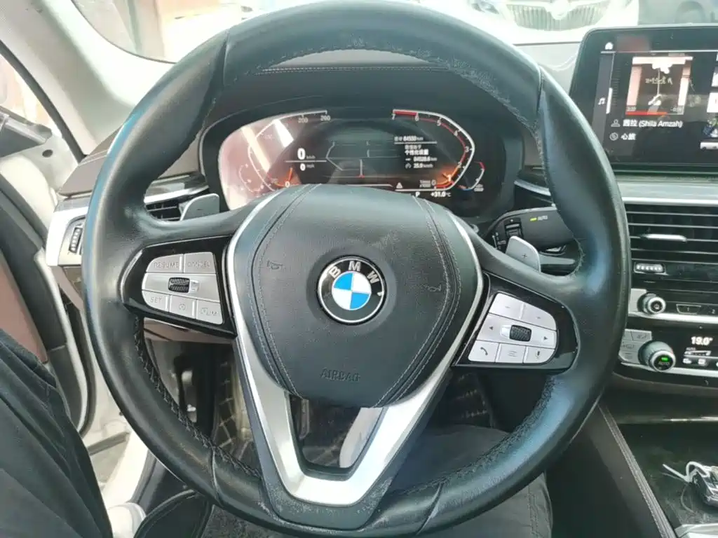 BMW 5 Series — фото 11