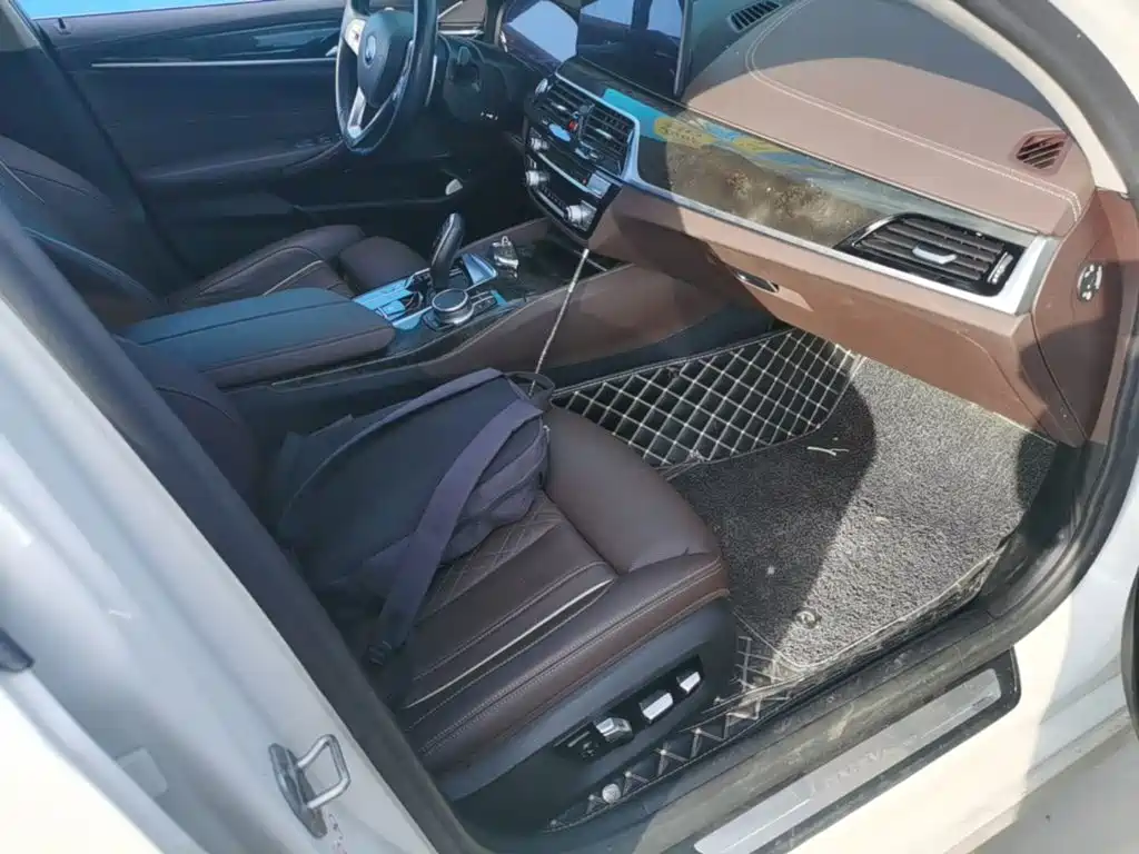 BMW 5 Series — фото 25