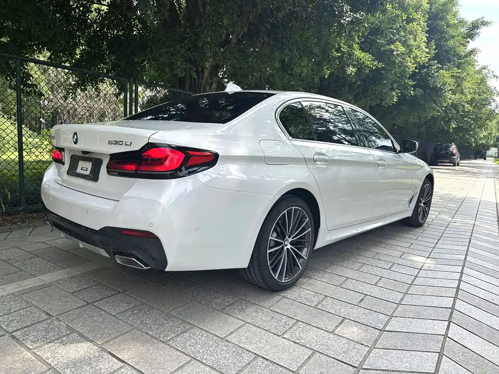 BMW 5 Series — фото 3
