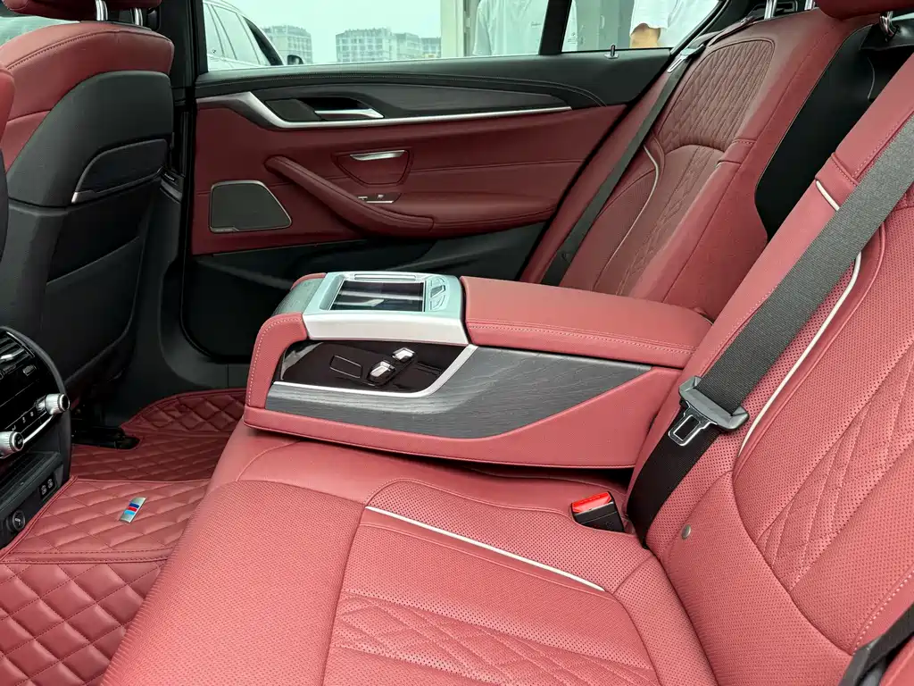 BMW 5 Series — фото 11